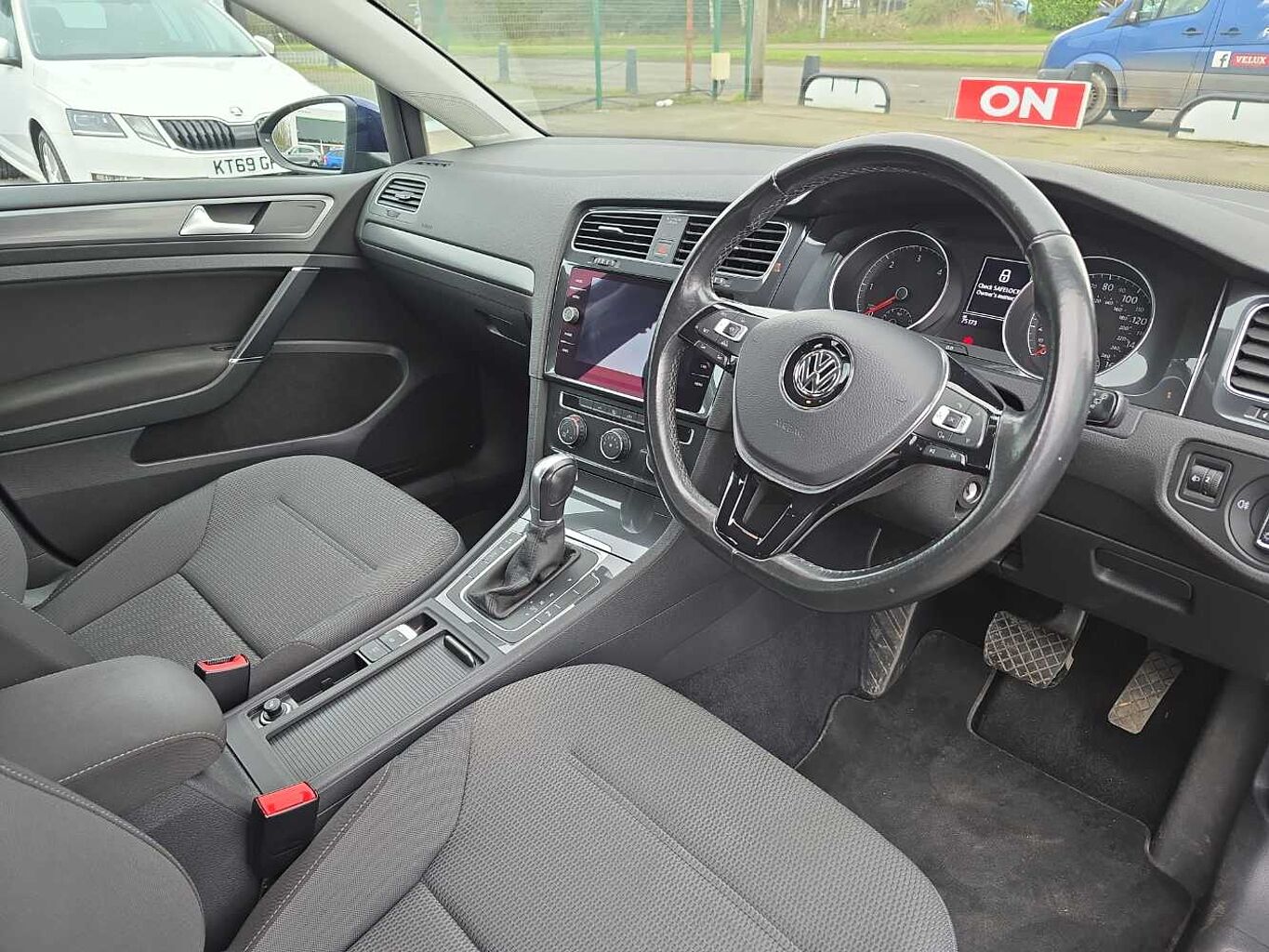 Volkswagen Golf MK7 Facelift 1.6 TDi SE Nav 125PS DSG 5